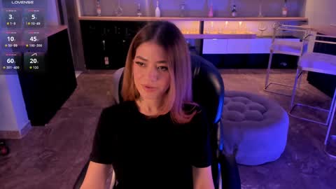 Violett  online show from December 2024 10:43:02 PM