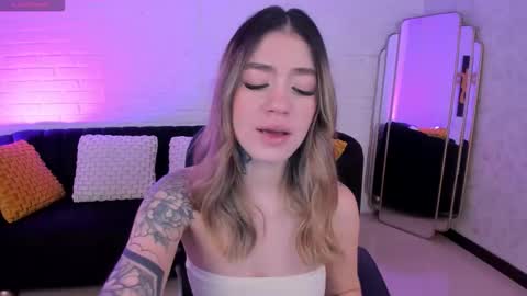 Snapshot of violetthansson chatting on October 2025 06:50:02 PM Violett online show from October 2025 06:50:02 PM