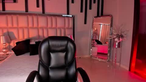 Snapshot of violetthansson chatting on November 2025 06:20:01 PM Violett online show from November 2025 06:20:01 PM