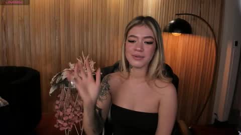 Snapshot of violetthansson chatting on November 2025 06:51:02 PM Violett online show from November 2025 06:51:02 PM