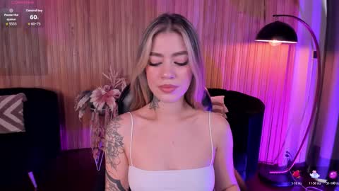 Snapshot of violetthansson chatting on November 2025 08:08:02 PM Violett online show from November 2025 08:08:02 PM