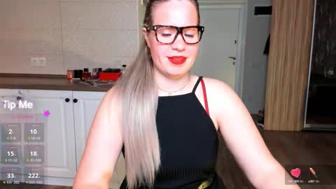 Snapshot of vip_juicy chatting on October 2025 06:20:02 AM VelvettTime online show from October 2025 06:20:02 AM