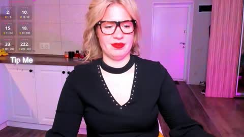 Snapshot of vip_juicy chatting on October 2025 08:23:02 AM VelvettTime online show from October 2025 08:23:02 AM