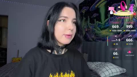 Snapshot of vivi__squirrel chatting on October 2025 07:17:01 AM Vivi online show from October 2025 07:17:01 AM