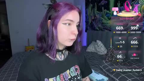 Snapshot of vivi__squirrel chatting on November 2025 12:48:02 PM Vivi online show from November 2025 12:48:02 PM