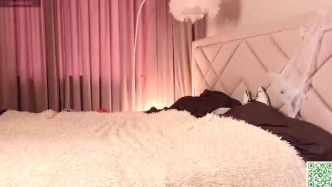 Snapshot of vivi_ennes chatting on November 2025 07:10:02 AM You like my friends can call me LUNA This is my first day here online show from November 2025 07:10:02 AM