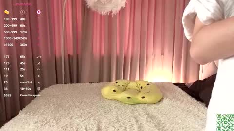 Snapshot of vivi_ennes chatting on November 2025 07:30:02 AM You like my friends can call me LUNA This is my first day here online show from November 2025 07:30:02 AM