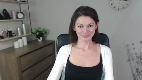 Snapshot of vivian_dream chatting on December 2024 08:49:01 AM Vivian online show from December 2024 08:49:01 AM