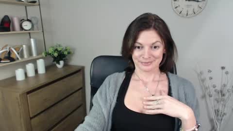 Snapshot of vivian_dream chatting on December 2024 01:02:02 PM Vivian online show from December 2024 01:02:02 PM