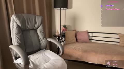 Vivian Evans online show from October 2025 02:44:01 AM