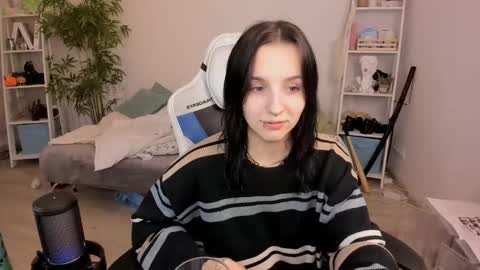 vivian_qwerty online show from December 2024 06:24:02 PM