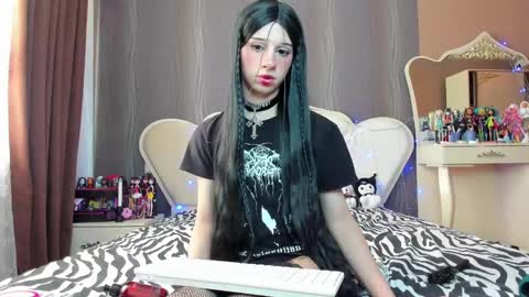 Vivian online show from January 2025 12:18:01 PM