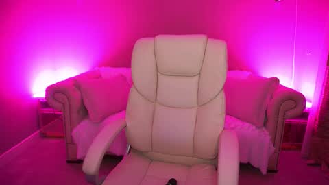 Snapshot of vivianned chatting on October 2025 08:09:02 PM Vivien online show from October 2025 08:09:02 PM