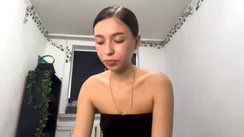 Snapshot of viviennebreihan chatting on October 2025 12:09:01 PM Vivi online show from October 2025 12:09:01 PM