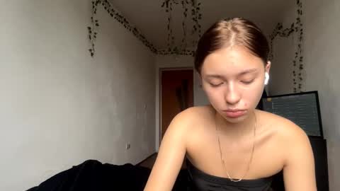 Snapshot of viviennebreihan chatting on November 2025 07:18:02 AM Vivi online show from November 2025 07:18:02 AM