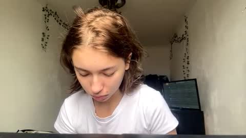 Snapshot of viviennebreihan chatting on November 2025 07:20:01 AM Vivi online show from November 2025 07:20:01 AM