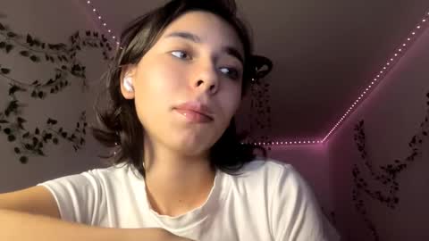 Snapshot of viviennebreihan chatting on November 2025 04:07:02 PM Vivi online show from November 2025 04:07:02 PM