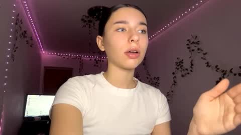 Snapshot of viviennebreihan chatting on November 2025 04:18:02 PM Vivi online show from November 2025 04:18:02 PM