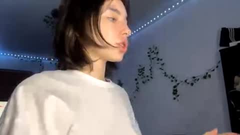 Snapshot of viviennebreihan chatting on November 2025 04:18:01 PM Vivi online show from November 2025 04:18:01 PM