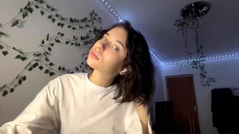 Snapshot of viviennebreihan chatting on November 2025 04:10:02 PM Vivi online show from November 2025 04:10:02 PM