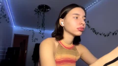 Snapshot of viviennebreihan chatting on November 2025 04:33:01 PM Vivi online show from November 2025 04:33:01 PM