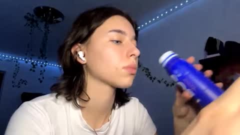 Snapshot of viviennebreihan chatting on December 2025 03:21:01 PM Vivi online show from December 2025 03:21:01 PM