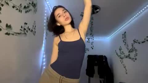 Snapshot of viviennebreihan chatting on December 2025 04:16:01 PM Vivi online show from December 2025 04:16:01 PM