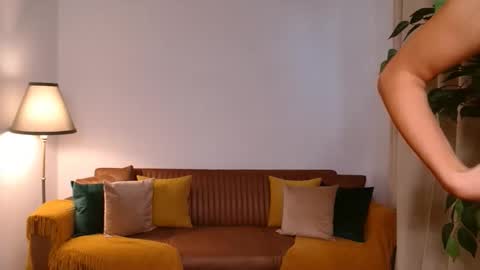 Vivienne online show from September 2025 03:55:02 PM