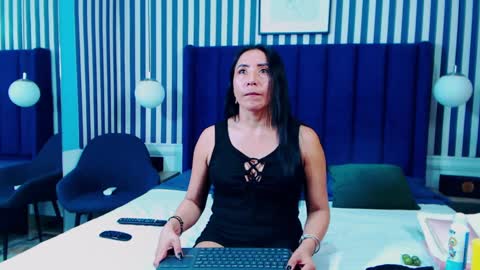 Vivian  online show from September 2025 12:59:02 PM