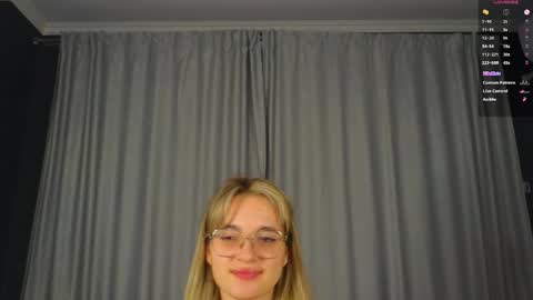 Snapshot of vivyboo111 chatting on October 2025 08:37:02 PM vivyboo111 online show from October 2025 08:37:02 PM