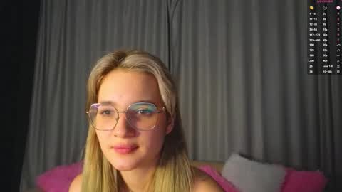 Snapshot of vivyboo111 chatting on November 2025 08:44:01 PM vivyboo111 online show from November 2025 08:44:01 PM