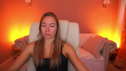 Snapshot of vixenmuse chatting on October 2025 07:28:02 AM Ur Lady online show from October 2025 07:28:02 AM
