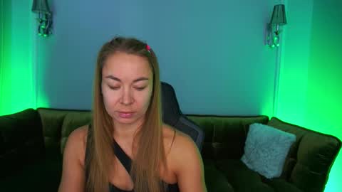 Snapshot of vixenmuse chatting on October 2025 06:13:02 AM Ur Lady online show from October 2025 06:13:02 AM