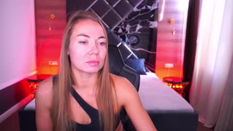 Snapshot of vixenmuse chatting on October 2025 07:20:02 AM Ur Lady online show from October 2025 07:20:02 AM