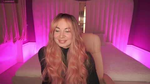 Snapshot of vixenmuse chatting on October 2025 08:07:01 PM Ur Lady online show from October 2025 08:07:01 PM