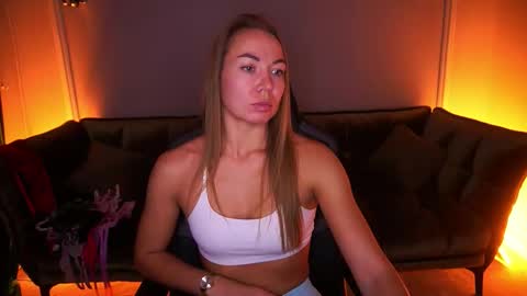 Snapshot of vixenmuse chatting on November 2025 09:15:01 PM Ur Lady online show from November 2025 09:15:01 PM