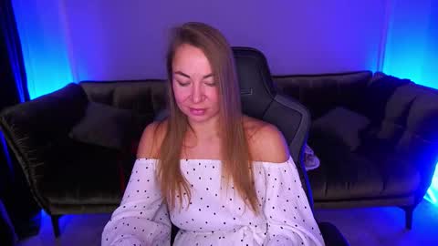 Snapshot of vixenmuse chatting on November 2025 08:54:01 PM Ur Lady online show from November 2025 08:54:01 PM