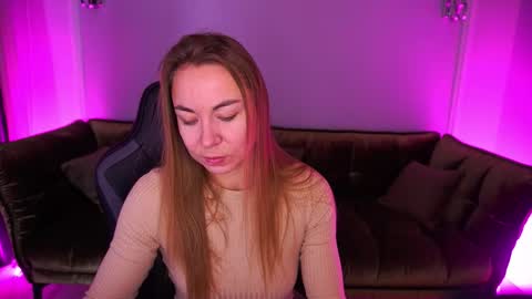 Snapshot of vixenmuse chatting on November 2025 09:03:02 PM Ur Lady online show from November 2025 09:03:02 PM