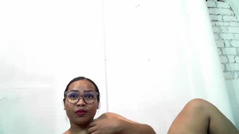voagelle online show from December 2024 07:06:01 PM