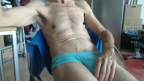 Snapshot of voltups chatting on December 2024 04:00:01 PM VOLT UPS online show from December 2024 04:00:01 PM