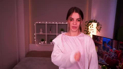 Sofia online show from November 2025 06:57:02 AM