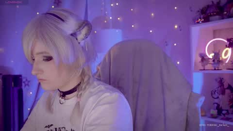 vronnier online show from October 2025 07:36:02 PM