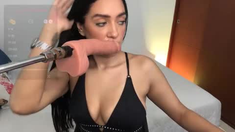 vsantini_ online show from December 2024 03:00:02 PM
