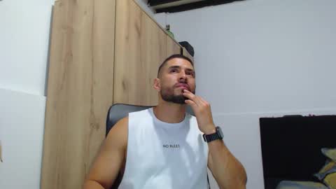 Snapshot of walter_brownn01 chatting on November 2025 11:04:02 PM WALTER BROWN online show from November 2025 11:04:02 PM