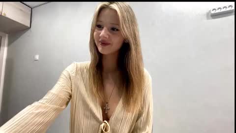 Molly online show from September 2025 09:52:01 AM