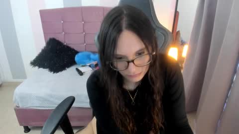 Alexandra online show from September 2025 06:33:02 PM