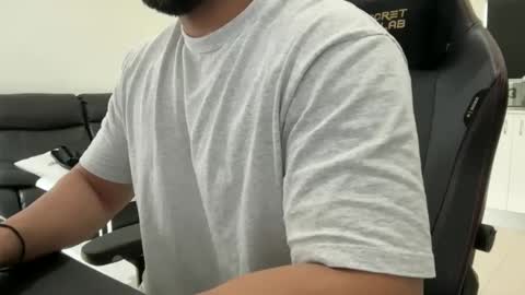 Snapshot of weaponx1 chatting on October 2025 08:48:02 PM Weapon X online show from October 2025 08:48:02 PM