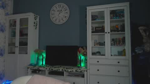 Snapshot of weed_princesss chatting on January 2025 03:11:02 PM moon online show from January 2025 03:11:02 PM