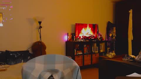 Snapshot of weed_princesss chatting on October 2025 09:05:02 PM moon online show from October 2025 09:05:02 PM