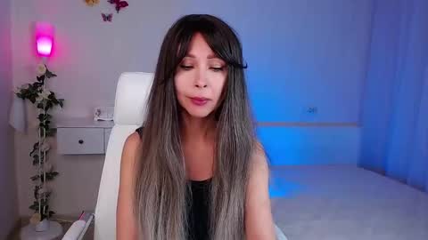 Wendi Foster online show from October 2025 01:00:02 PM